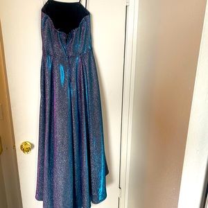 Pre owned dress . Like new condition.